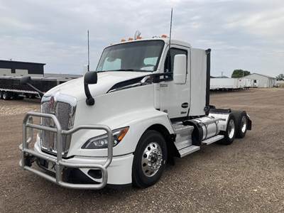 Kenworth T680 Day Cab Truck - Paccar 430HP, 12 Speed Automatic