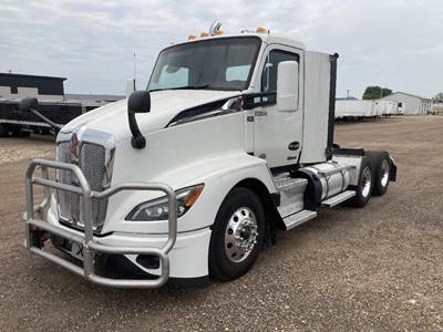 Kenworth T680 Day Cab Truck - Paccar 430HP, 12 Speed Automatic