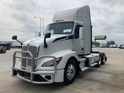 Kenworth T680 Day Cab Truck - Paccar 430HP, 12 Speed Automatic