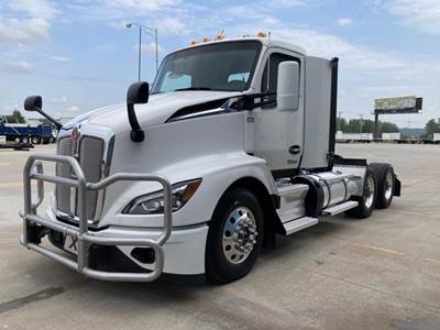 Kenworth T680 Day Cab Truck - Paccar 430HP, 12 Speed Automatic