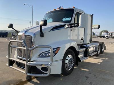 Kenworth T680 Day Cab Truck - Paccar 430HP, 12 Speed Automatic