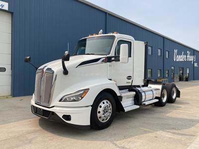 Kenworth T680 Day Cab Truck - Paccar 430HP, 12 Speed Automatic