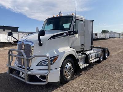 Kenworth T680 Day Cab Truck - Paccar 430HP, 12 Speed Automatic