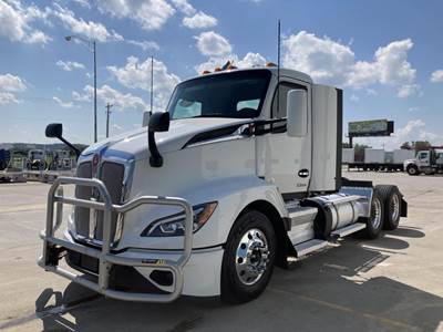 Kenworth T680 Day Cab Truck - Paccar 430HP, 12 Speed Automatic
