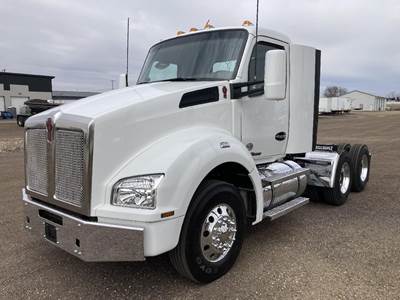 Kenworth T880 Day Cab Truck - Cummins 450HP