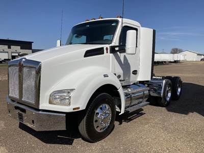 Kenworth T880 Day Cab Truck - Cummins 450HP