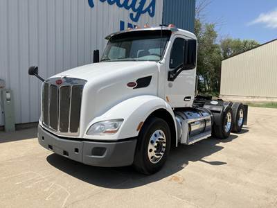 Peterbilt 579 Day Cab Truck - Paccar 405HP, 12 Speed Automatic
