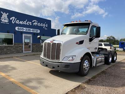 Peterbilt 579 Day Cab Truck - Paccar 405HP, 12 Speed Automatic