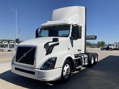 Volvo VNL64T300 Day Cab Truck - D13A 375HP