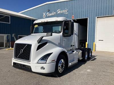 Volvo VNR64T300 Day Cab Truck - D13 405HP, 12 Speed Automatic