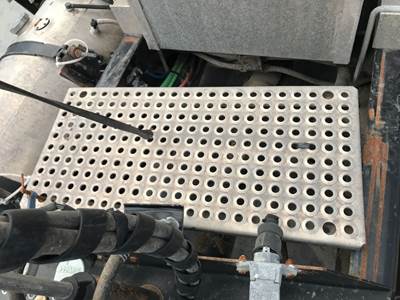 Caterpillar CT660 Deck Plate / Catwalk