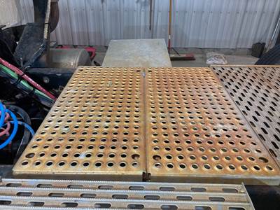 Caterpillar CT660 Deck Plate / Catwalk