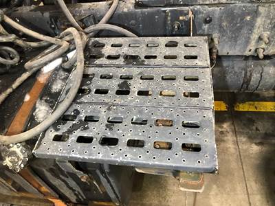 Ford L8513 Deck Plate / Catwalk