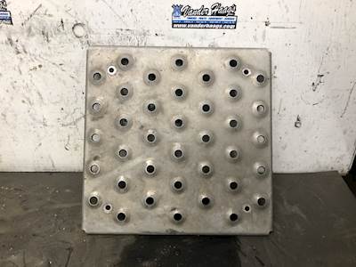 Freightliner Cascadia Deck Plate / Catwalk