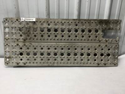 Freightliner Cascadia Deck Plate / Catwalk