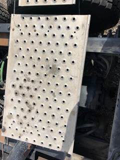 Freightliner Cascadia Deck Plate / Catwalk