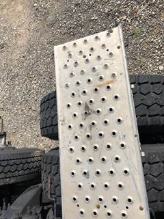 Freightliner Cascadia Deck Plate / Catwalk