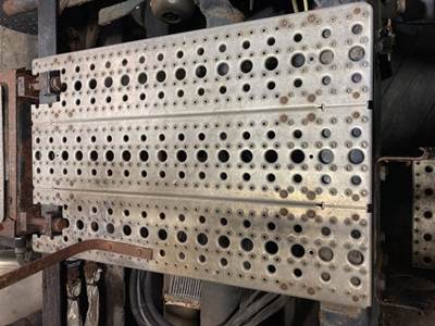 Freightliner Cascadia Deck Plate / Catwalk