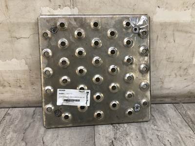 Freightliner Cascadia Deck Plate / Catwalk