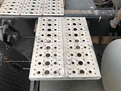 Freightliner Cascadia Deck Plate / Catwalk