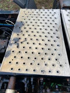 Freightliner Cascadia Deck Plate / Catwalk