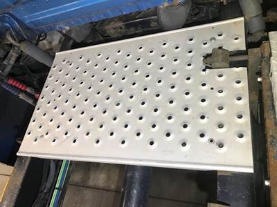 Freightliner Cascadia Deck Plate / Catwalk