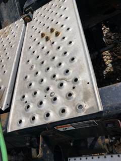 Freightliner Cascadia Deck Plate / Catwalk