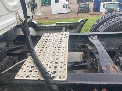 Freightliner Cascadia Deck Plate / Catwalk