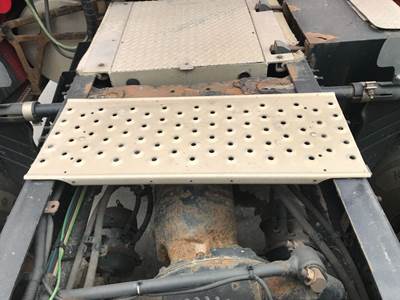 Freightliner Cascadia Deck Plate / Catwalk