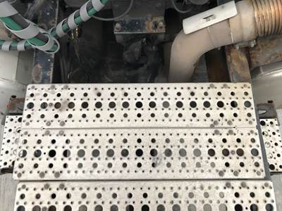 Freightliner Cascadia Deck Plate / Catwalk