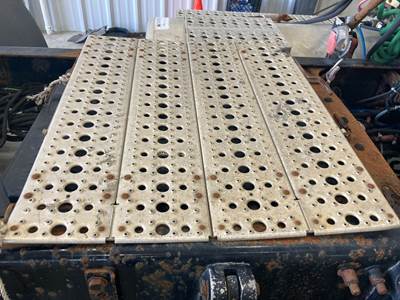 Freightliner Cascadia Deck Plate / Catwalk