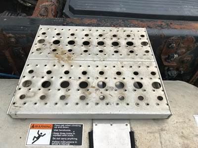 Freightliner Cascadia Deck Plate / Catwalk