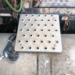 Freightliner Cascadia Deck Plate / Catwalk