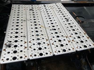 Freightliner Cascadia Deck Plate / Catwalk