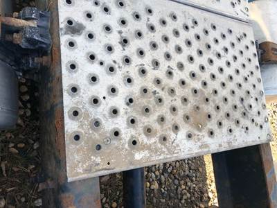 Freightliner Cascadia Deck Plate / Catwalk