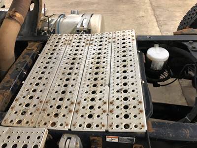 Freightliner Cascadia Deck Plate / Catwalk