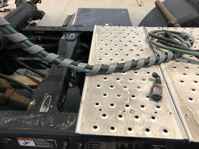 Freightliner Cascadia Deck Plate / Catwalk