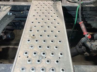 Freightliner Cascadia Deck Plate / Catwalk