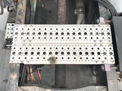 Freightliner Cascadia Deck Plate / Catwalk