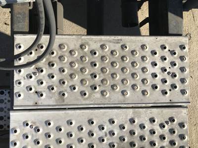 Freightliner Cascadia Deck Plate / Catwalk