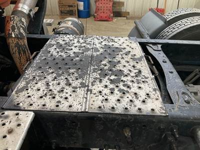 Freightliner Cascadia Deck Plate / Catwalk