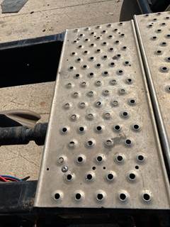 Freightliner Cascadia Deck Plate / Catwalk
