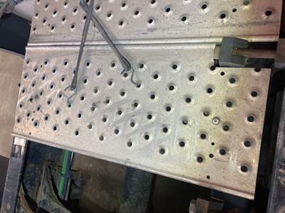 Freightliner Cascadia Deck Plate / Catwalk