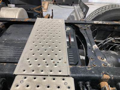 Freightliner Cascadia Deck Plate / Catwalk