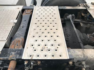 Freightliner Cascadia Deck Plate / Catwalk