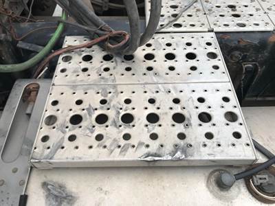 Freightliner Cascadia Deck Plate / Catwalk