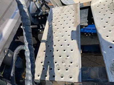 Freightliner Cascadia Deck Plate / Catwalk