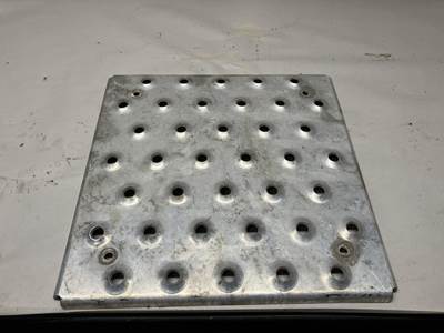 Freightliner Cascadia Deck Plate / Catwalk