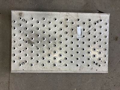Freightliner Cascadia Deck Plate / Catwalk