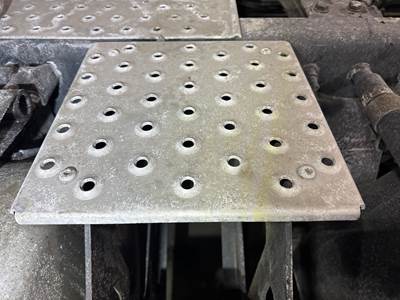 Freightliner Cascadia Deck Plate / Catwalk